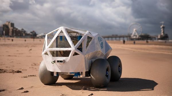 این ربات هوشمند ته‌سیگارها را در ساحل پیدا کرده و جمع‌آوری می‌کند