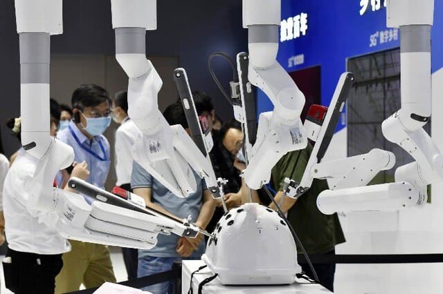 عرضه یک ربات پیشرفته برای انجام جراحی‌های زنان