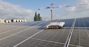 ابداع ربات تمیز کننده پنل‌های خورشیدی