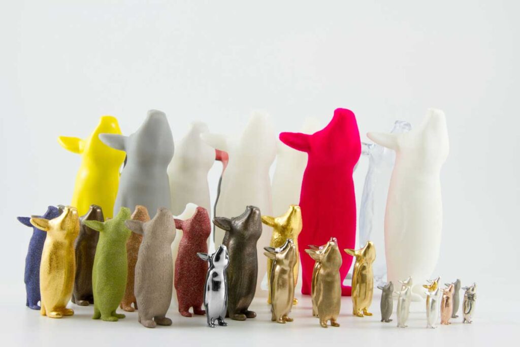 مجموعه ای از حیوانات پرینت سه بعدی ساخته شده از مواد مختلف.