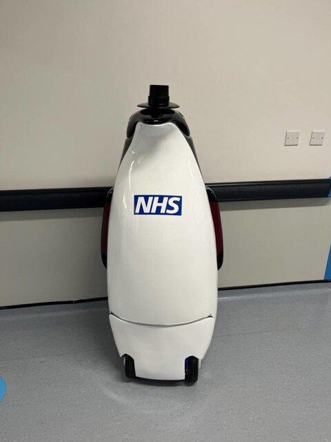 ربات پنگوئن  بیمارستان