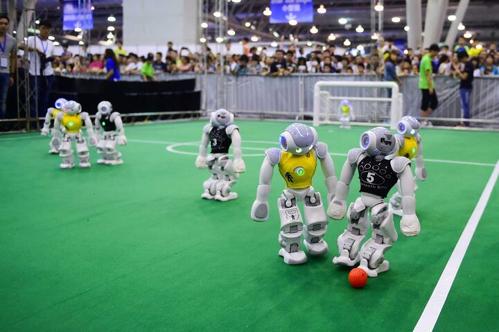 منتظر بزرگترین مسابقه فوتبال بین انسان‌ و ربات‌ باشید