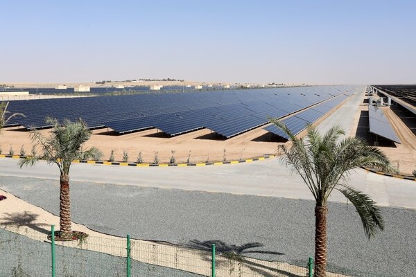 مرکز داده‌های خورشیدی دبی