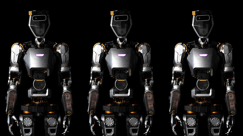 ربات انسان‌نمای «ققنوس» وظایف مختلفی را در محیط کاری بر‌عهده می‌گیرد