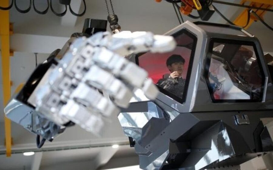 PIBOT اولین ربات خلبان انسان‌نما رونمایی شد
