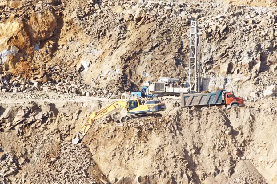 باوجود مخالفت‌های محیط‌زیستی معدن‌کاوی در منطقه شاهوار شاهرود ادامه دارد