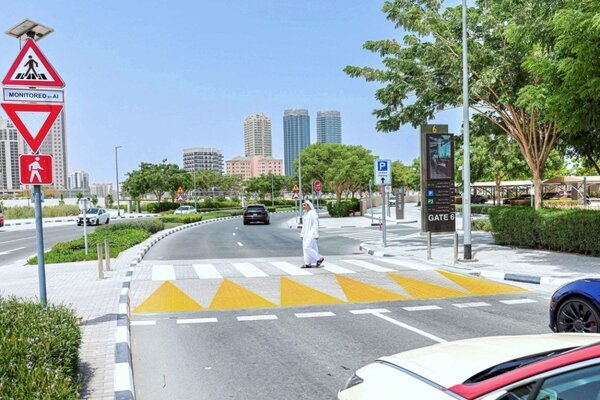راه‌اندازی گذرگاه هوشمند عابر پیاده مجهز به هوش مصنوعی در دبی