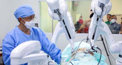 ربات جراح ایرانی سینا در بیمارستان اندونزی