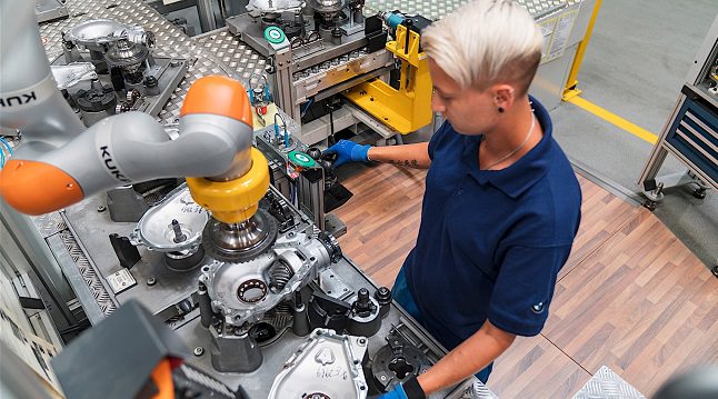 ربات‌های انسان‌نما خودروهای جدید BMW را تولید خواهند کرد!